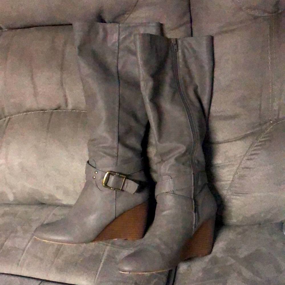 Dooballo Gray Boots